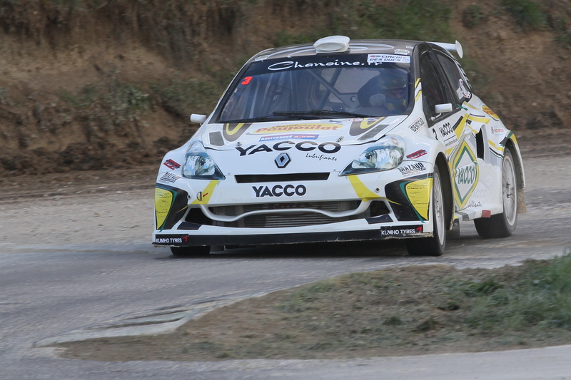 J r me GrossetJanin powering his Renault Clio Mk3 SuperCar towards the J r me GrossetJanin powering his Renault Clio Mk3 SuperCar towards the