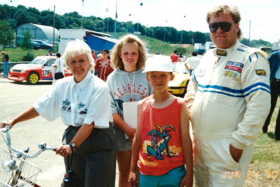 1990 France: The Ekström family pictured in the Circuit de Chenevières paddock at Lunéville. © EKS/ERC24