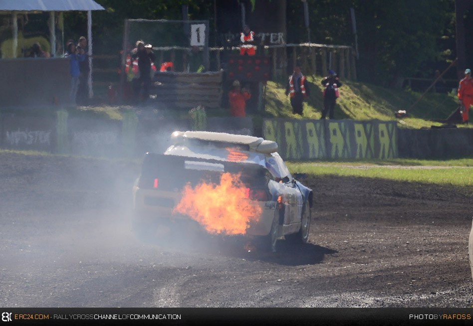 Master of the house Pat Doran faced very bad luck when his 800bhp Ford RS200 E2 went up in flames. © JKR/ERC24