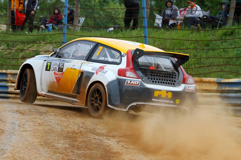 Belgian Jos Sterkens and his Volvo C30/4 en route to second place in TouringCars. © Michael Zouhar/ERC24