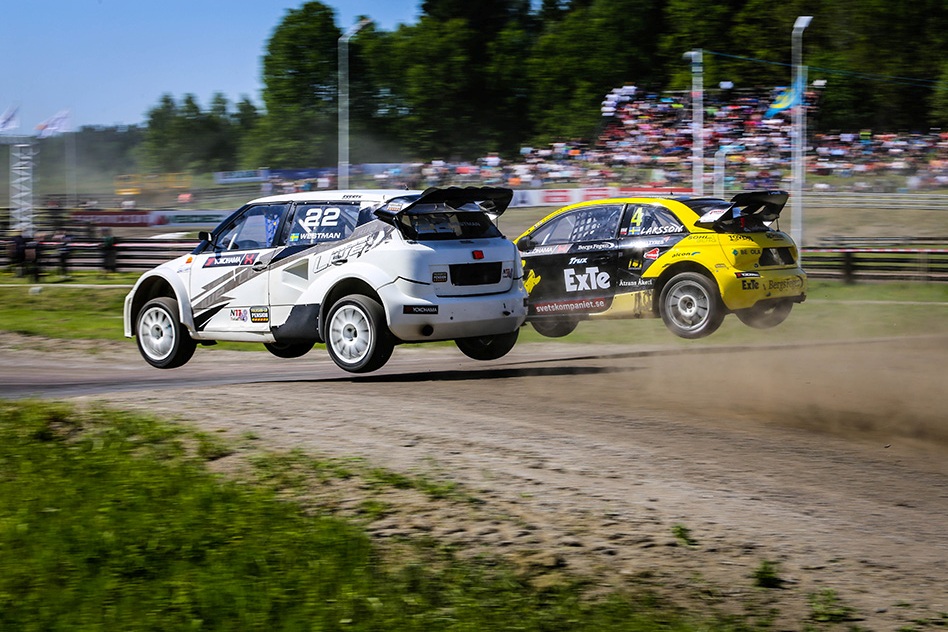 SuperCar competitors Linus Westman (Škoda Fabia Mk2) and Robin Larsson (Audi A1) battle it out. © OMSE/ERC24