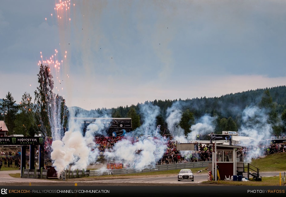Fireworks for winner Ekström at the end of the 6-laps Final. © JKR/ERC24
