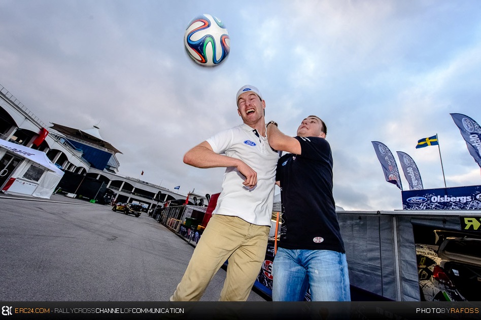 OMSE team-mates Andreas Bakkerud and Reinis Nitišs battle it out in the paddock. © JKR/ERC24