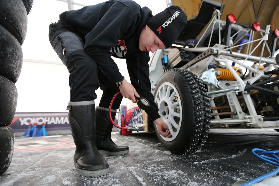 Preparing of the studded tyres before the action is due to start. © QNIGAN/ERC24