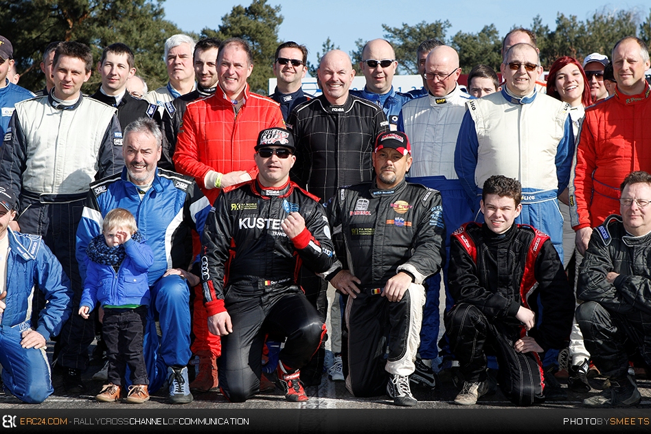 Before the action started the competitors gathered for the snappers who took group photos. © DS/ERC24