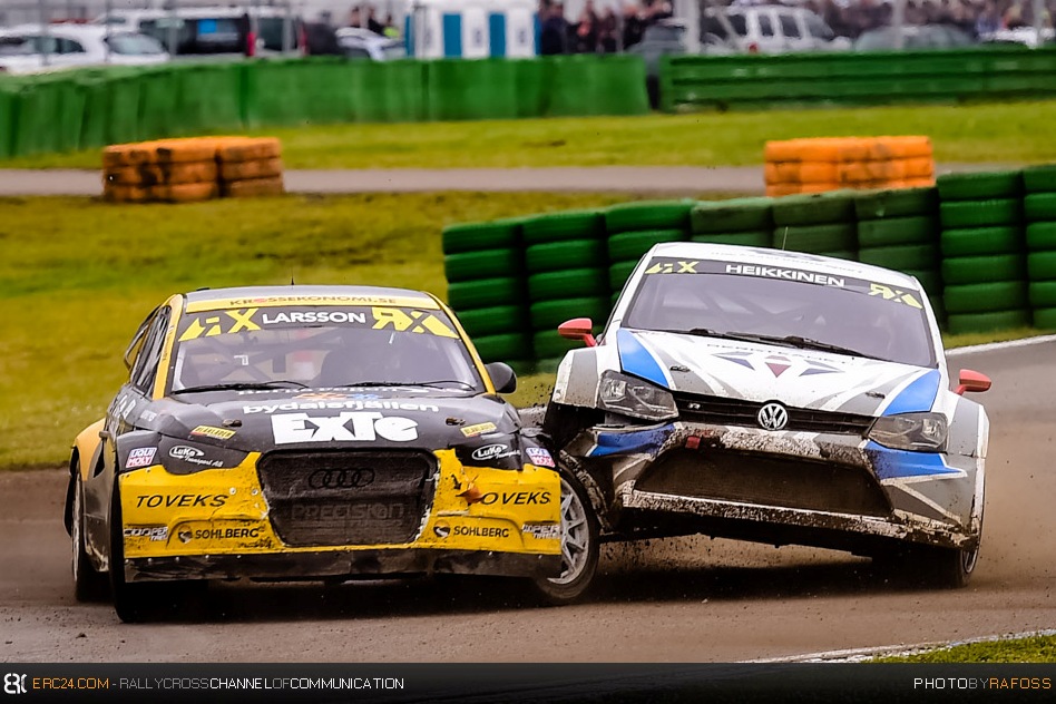 In the penultimate lap of the Final Robin Larsson had to retire after this contact with 'Topi' Heikkinen. © JKR/ERC24