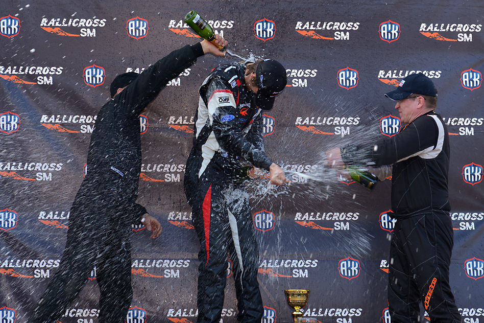 At the end of the day Grönholm Junior was hailed and showered on top of the winner's podium. © Toni Ollikainen/ERC24