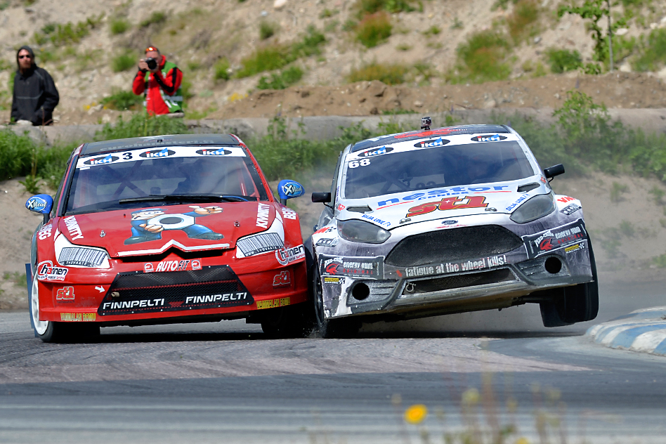 Janne Kanerva (Citroën C4) and youngster Niclas Grönholm (Ford Fiesta Mk7) battle it out. © Toni Ollikainen/ERC24